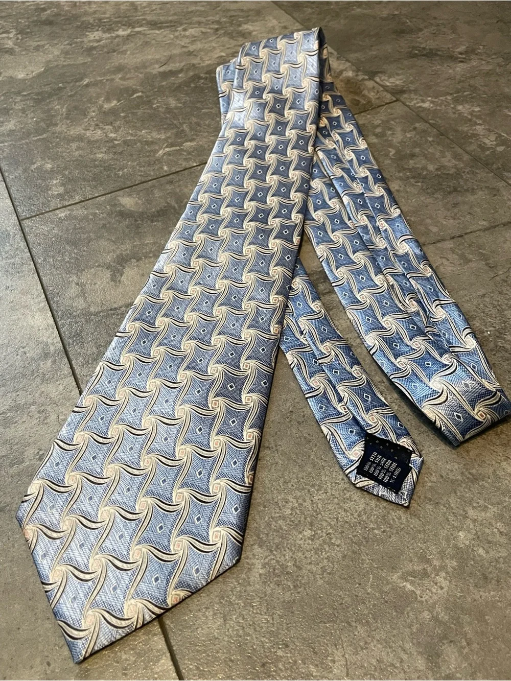 Handmade 100% silk vintage tie